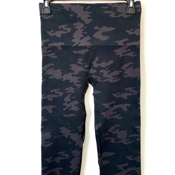 SPANX Look at Me Now Seamless BLACK Camo Legging Size S - Picture 6 of 11